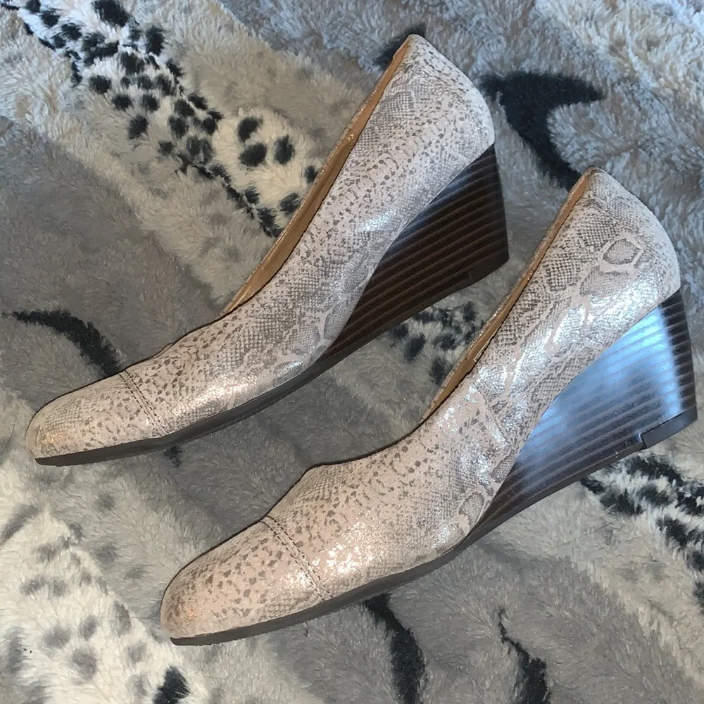 Clarks Collection Soft Cushion Snakeskin Wedge — 9.5